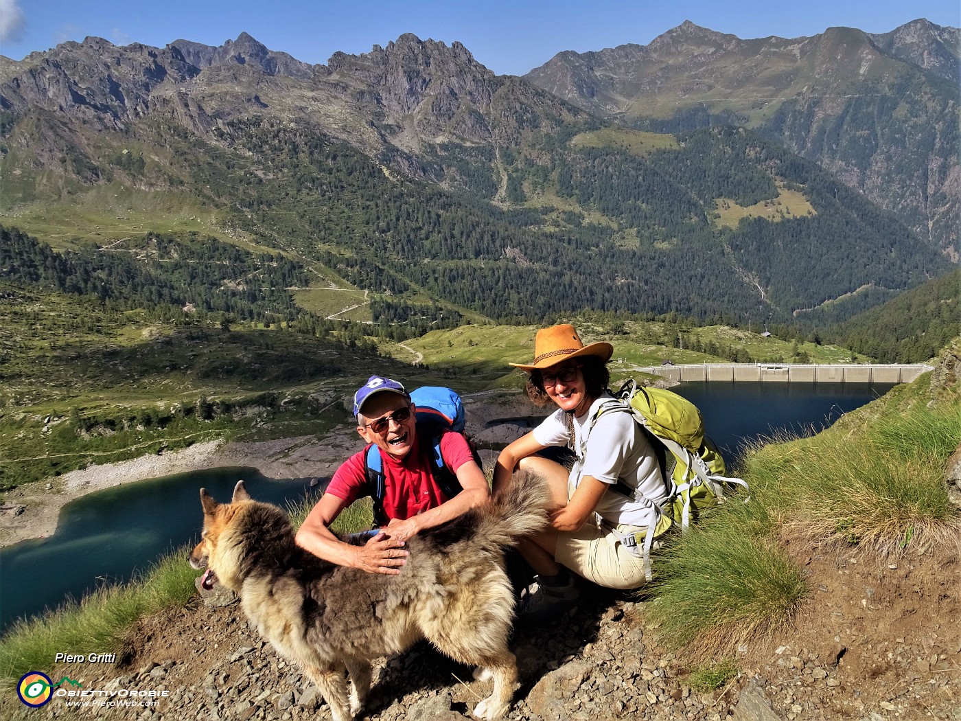 03 Dal Passo del Forcellino (2050 m) prima bella vista sul Lago di Pescegallo.JPG -                                